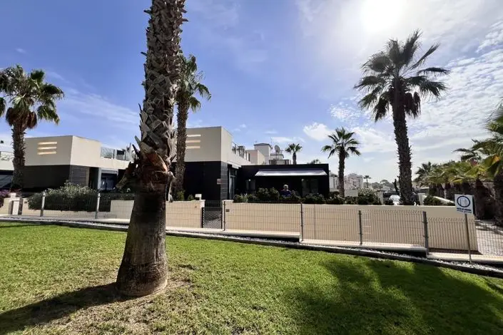 Adosado en Venta 2 Dormitorios Cerca Campoamor