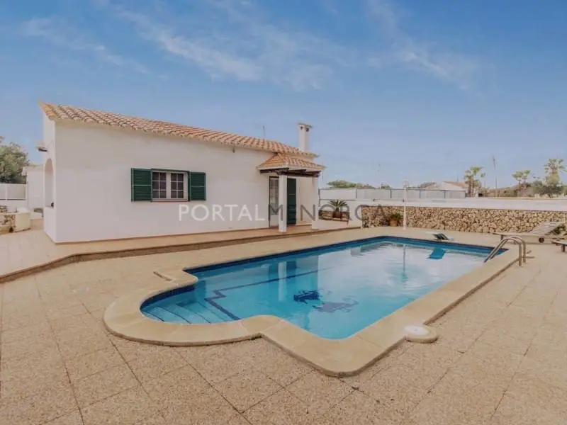 Chalet en Venta Trebaluger Menorca Piscina Jardin Grande