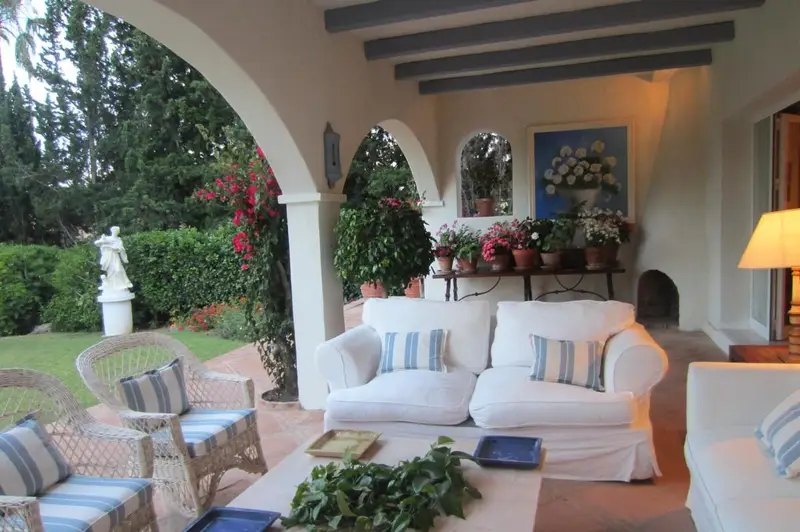 Villa Clasica Calahonda 8 Dormitorios Piscina Jardin Inversión