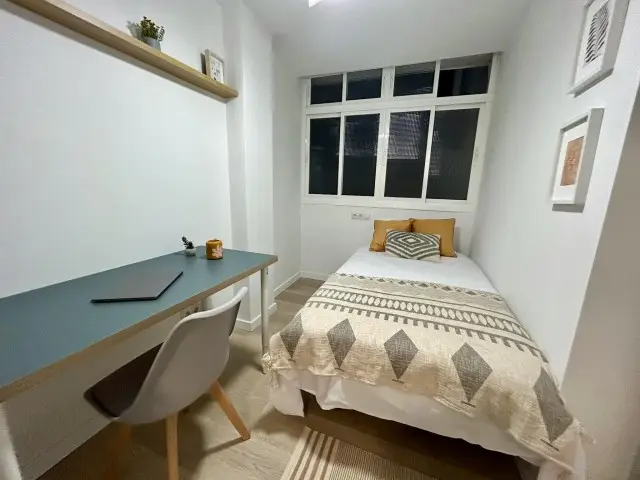 Habitación Málaga Estudiantes Profesionales Amueblada Wifi