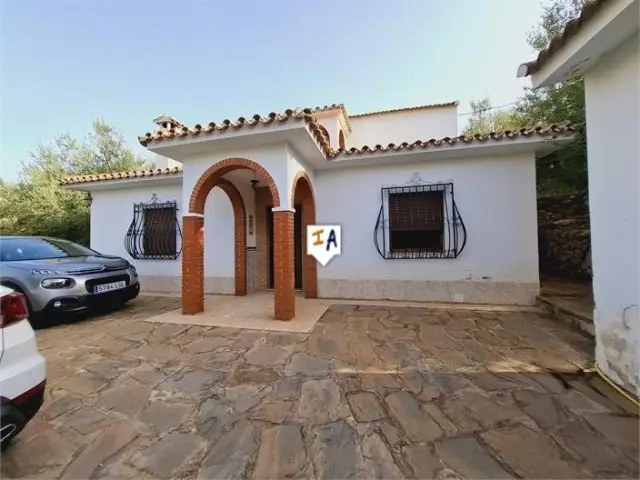 Finca de 4 Dormitorios en Mondrón cerca Periana