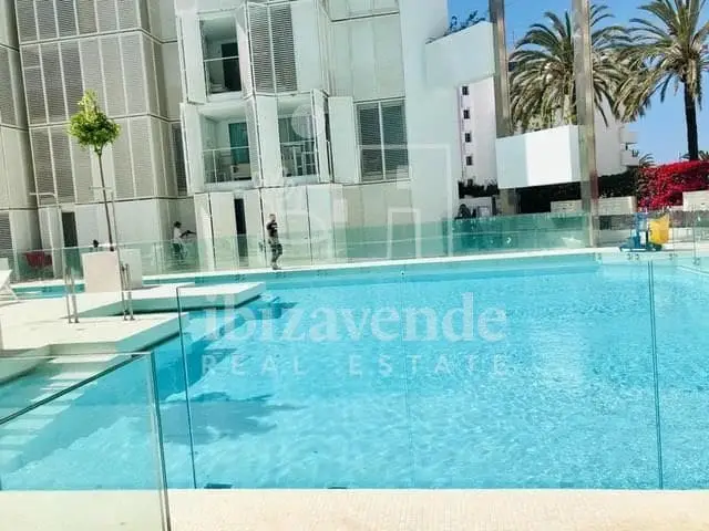 Apartamento Moderno en Ibiza Ciudad con Terraza y Piscina