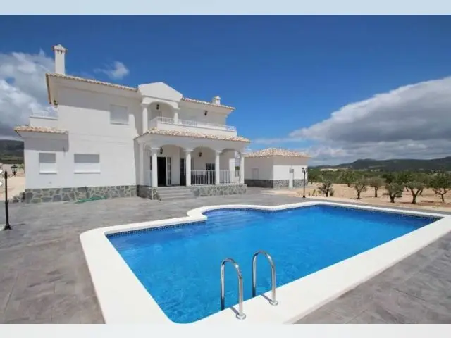 Chalets de Lujo en Pinoso con Piscina