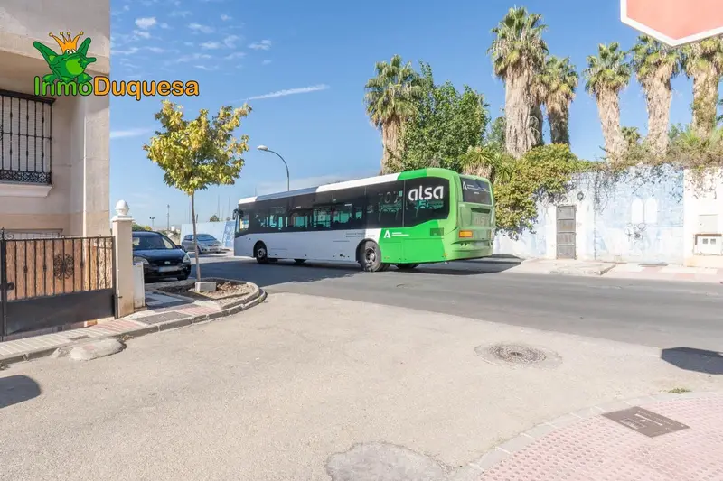 Adosado en Atarfe con 3 Dormitorios y Garaje Doble