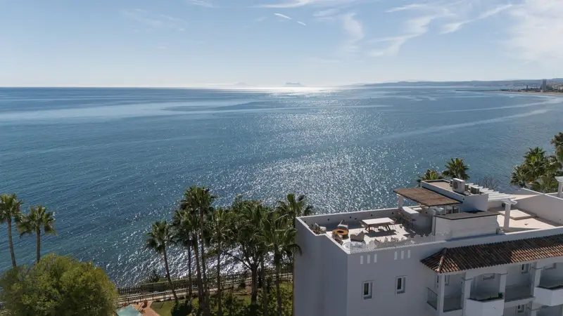 Aticos Frente al Mar en Estepona Lujo Exclusividad