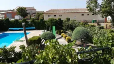 Chalet en Venta Villoslada Santa Maria La Real de Nieva Piscina Privada