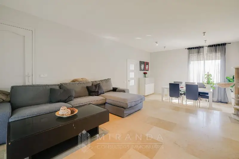 Casa en Venta Canoves 4 habitaciones 2 baños Jardin Piscina