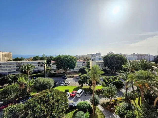 Piso de 2 Dormitorios en venta La Carihuela, España