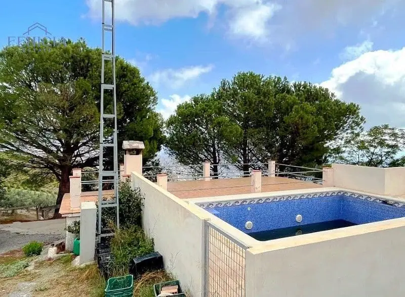 Cortijo con Piscina en Venta cerca de La Herradura Granada