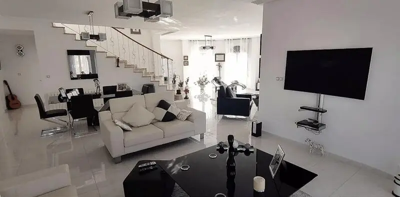 Villa de 4 dormitorios en Pinoso Alicante