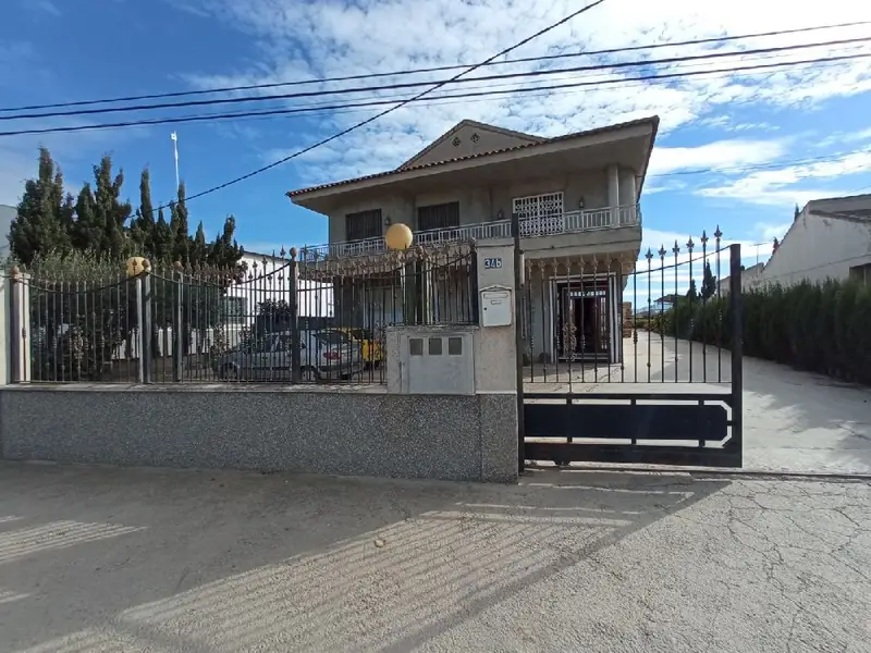 Venta Chalet con Terraza en Alquerias 4000m2