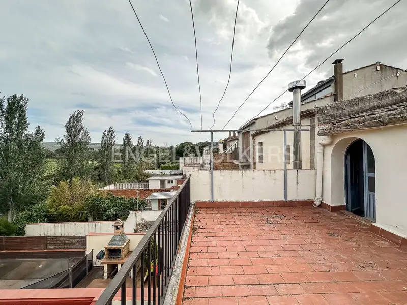 Casa en venta en Sant Sadurní d'Anoia con garaje y gran espacio