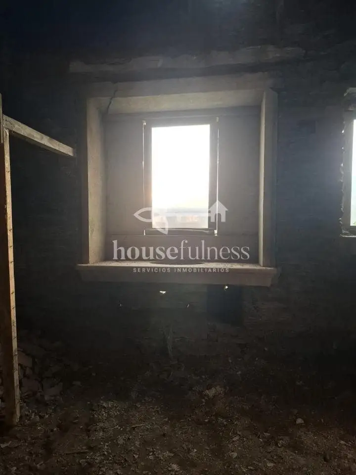 Casa Rustica para Reformar en Moeche con Planos de Ucha