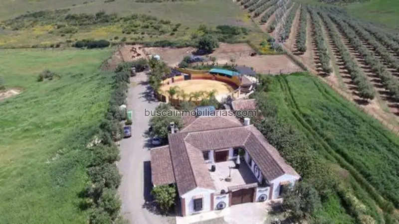 Villa en Alora con 4 Dormitorios y 110000m2 de Terreno