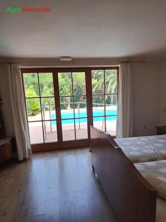 Venta Finca con Masia y 4 Apartamentos Girona