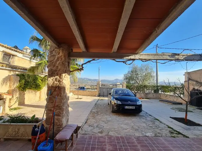 Villa de 4 Dormitorios en Venta cerca de Pinoso