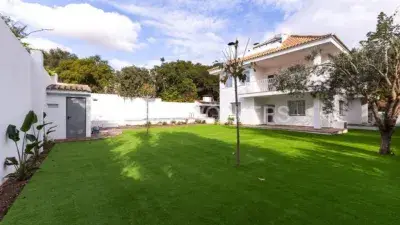 Casa en Venta en Godella - Lujosa Villa con Piscina y Jardín