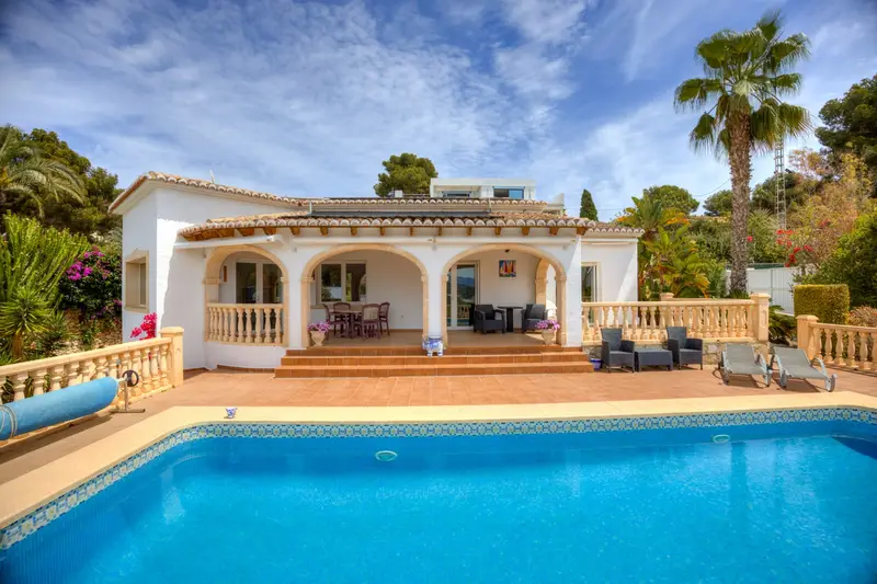 Villa en Pla del Mar Moraira con Vistas al Mar y Piscina Privada