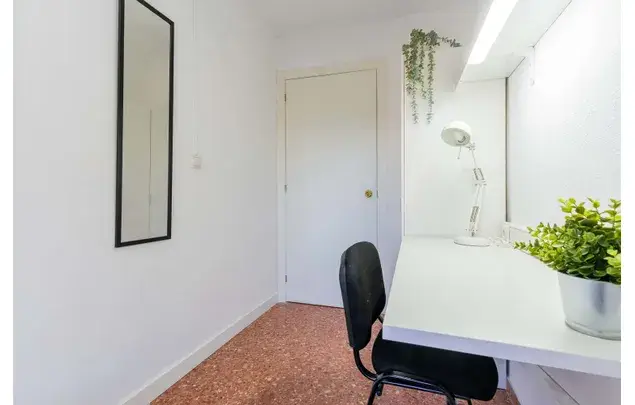 Habitaci
ón 120m
² Mislata Estancia Media Larga
