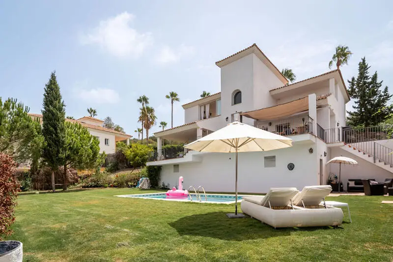 Villa 5 Dormitorios Sotogrande Piscina Jardin Golf