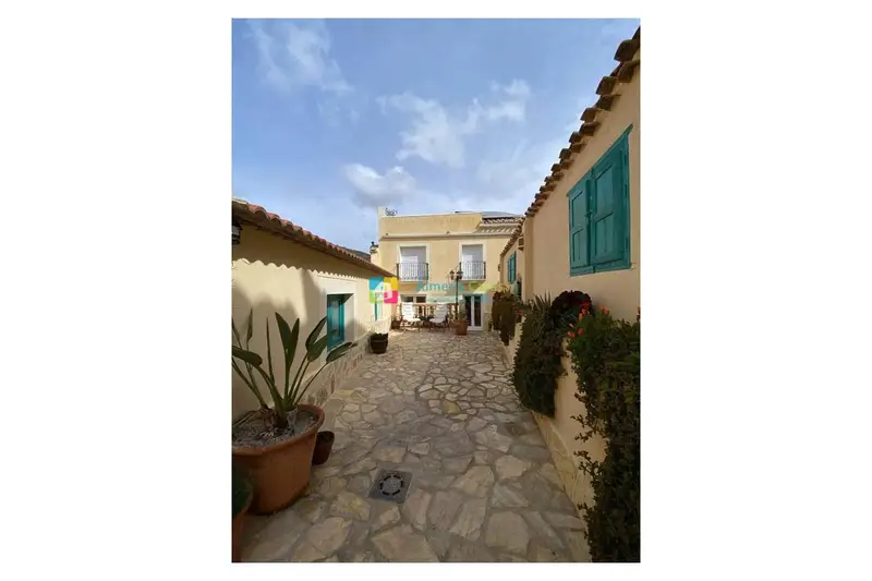 Casa con dos apartamentos en Oria Almeria