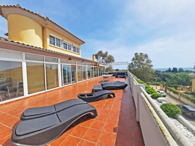 Impresionante Atico Duplex en Cabopino con Vistas al Mar