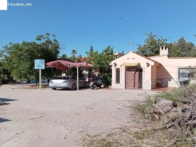 Parcela con Caballerizas cerca Albacete