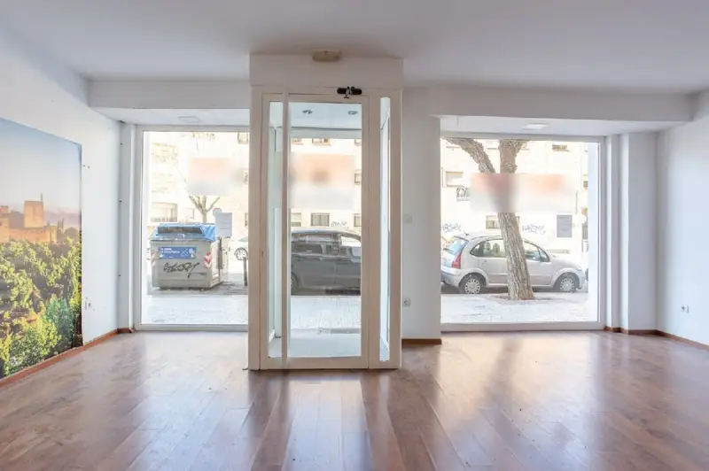 Venta Local Comercial Granada Centro Calle Camino de Ronda