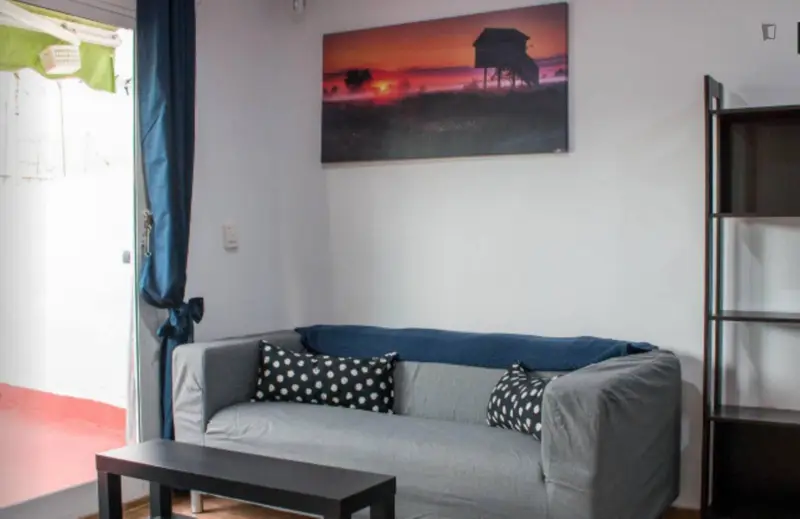 Estudio Amueblado con Espacio Exterior Servicios Incluidos