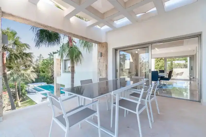 Casa-Villa de 5 Dormitorios alquiler Benahavis, España