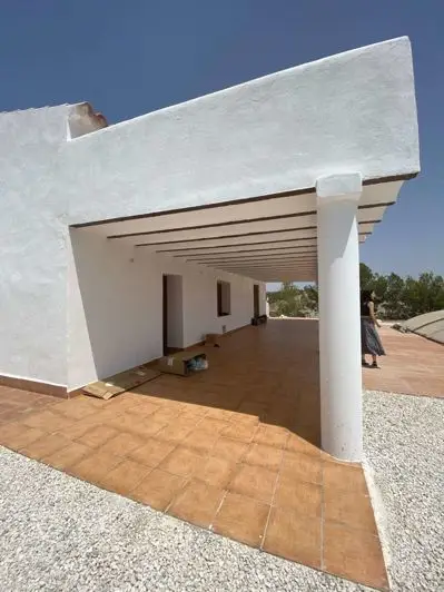 Cortijo de Lujo con 5 Dormitorios y Piscina en Venta