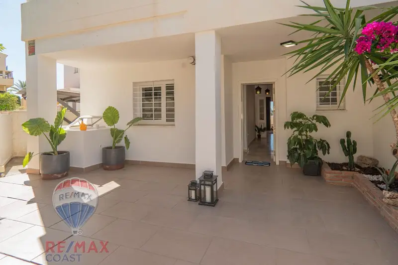 Chalet Adosado en Añoreta con Vistas al Mar y Campo de Golf