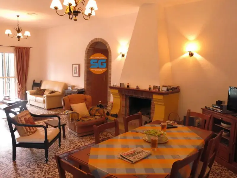 Venta Chalet con Garaje y Piscina en Posadas Cordoba