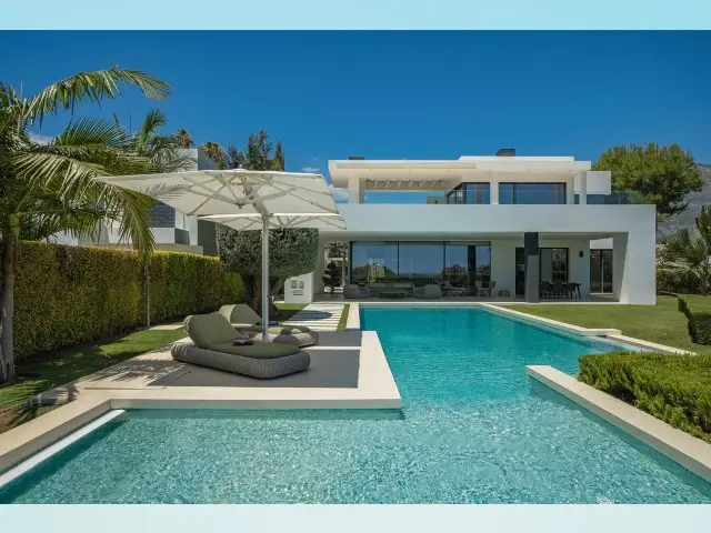 Villa Moderna 5 Dormitorios Marbella Vistas al Mar