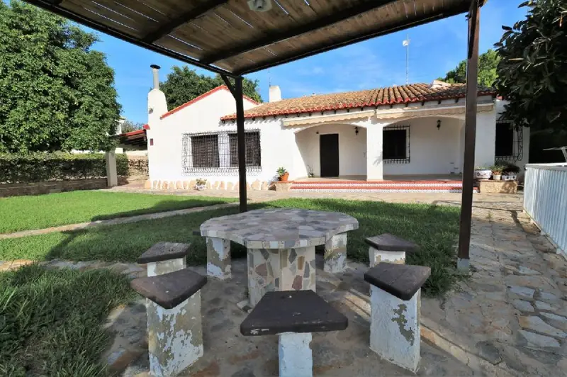 Villa en Punta Prima Orihuela Costa con Jardin y Piscina
