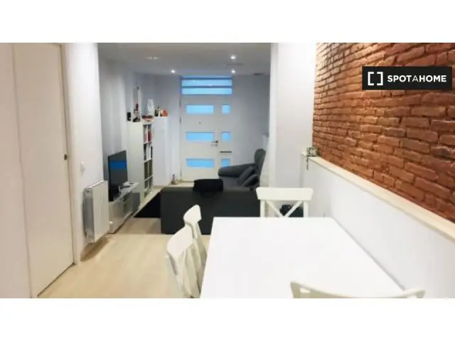 Apartamento con Encanto Rustico Cerca de la Playa en Badalona