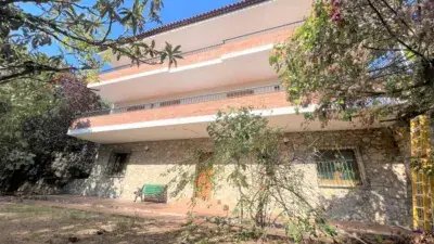 Casa Unifamiliar Amplia en Sant Celoni Ideal para Dos Familias
