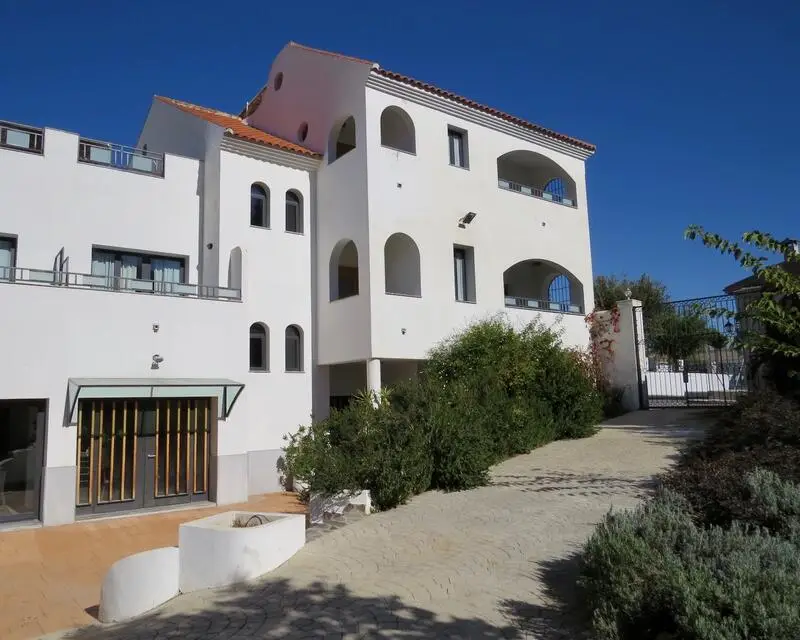 Hotel Rural con 21 Habitaciones y 11 Apartamentos en Granada
