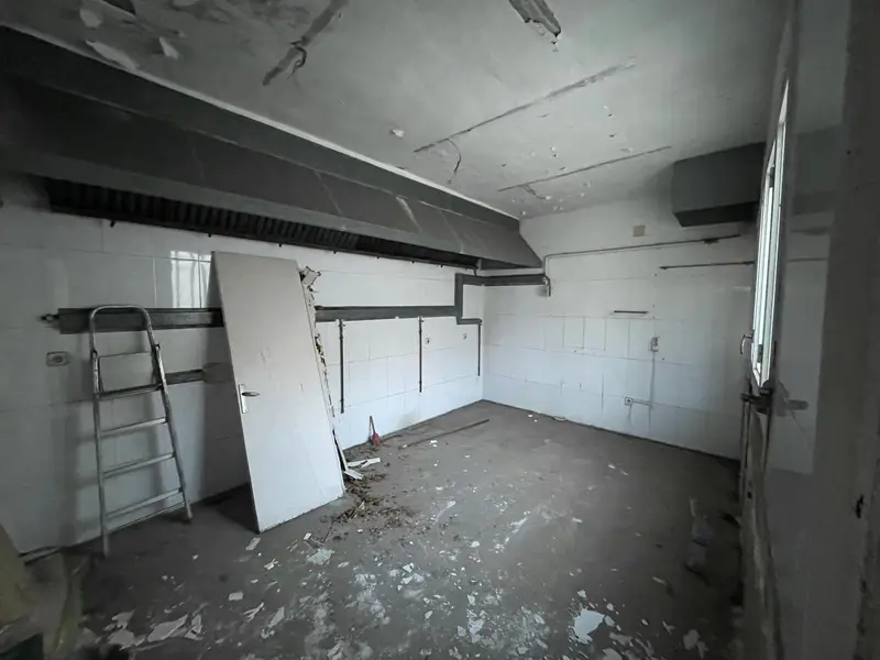 Venta Local Comercial a Estrenar en Mercat Rubi