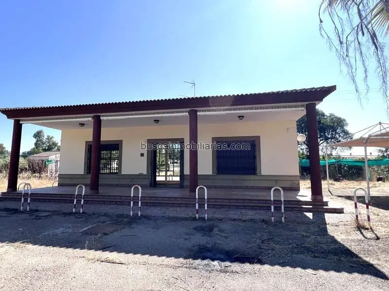 Chalet en Venta con Bar-Restaurante en Don Benito