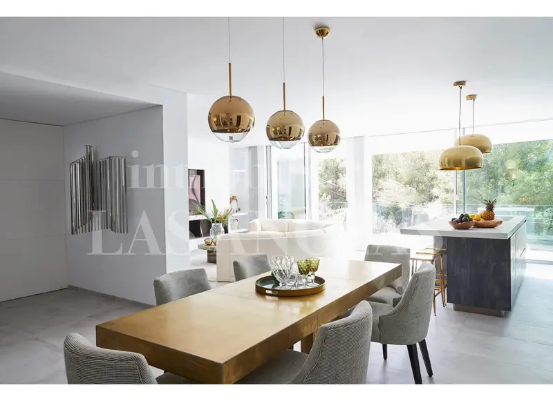 Villa Moderna en Ibiza con Spa y Tecnología Inteligente