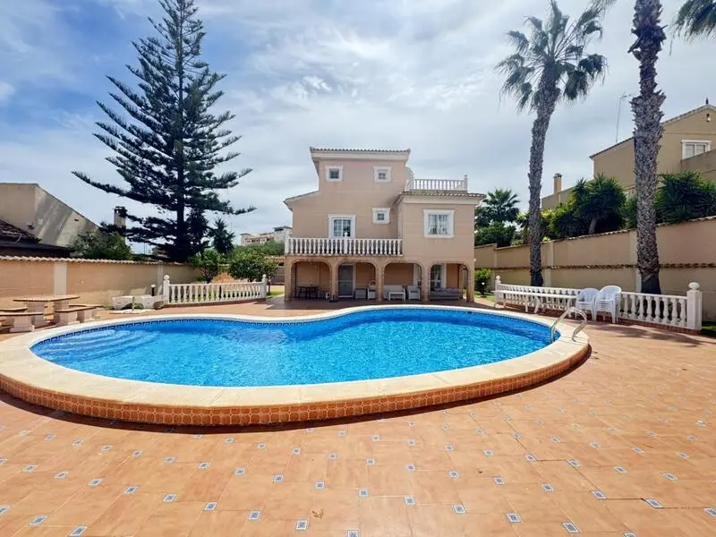 Villa 5 Dormitorios La Zenia Orihuela Costa Piscina Privada