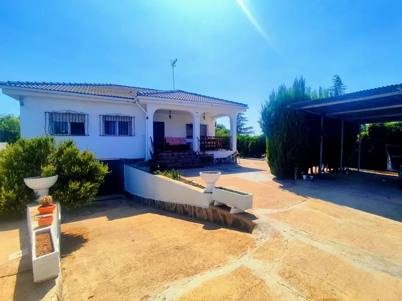 Chalet en Venta Montserrat Valencia 3 Dormitorios Gran Garaje Piscina