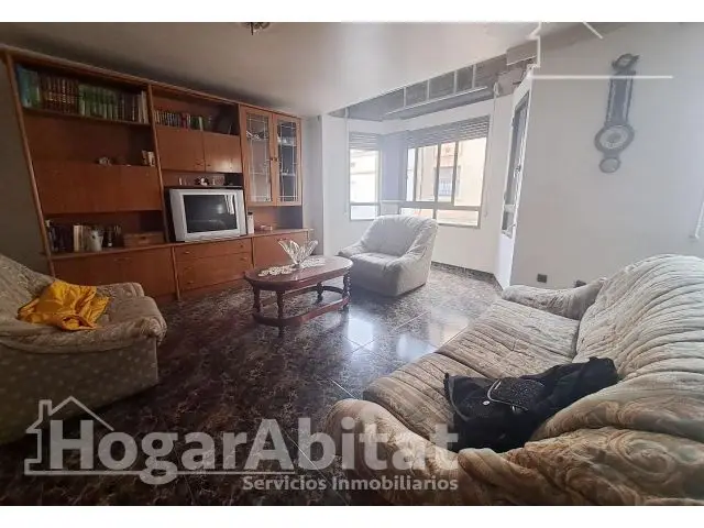 Casa con Garaje y Local Comercial en Castellón