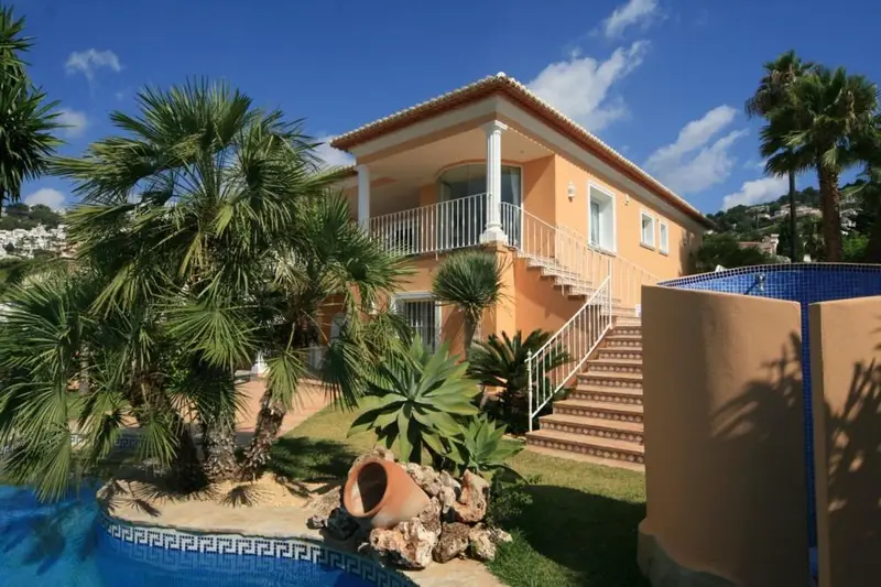 Villa con Piscina en Moraira - 2 Viviendas - Licencia Turistica