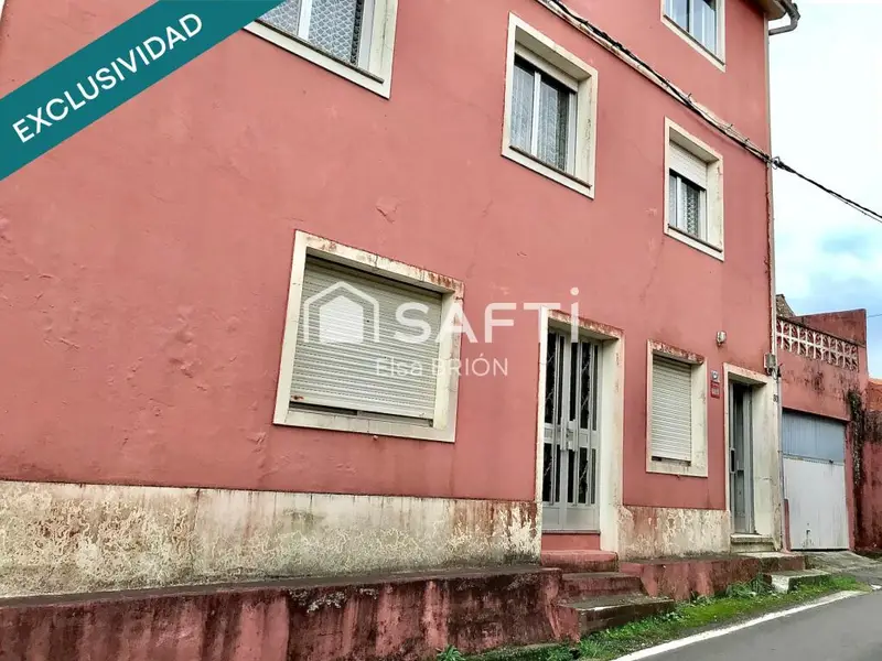 Venta de casa con terraza en Ribeira