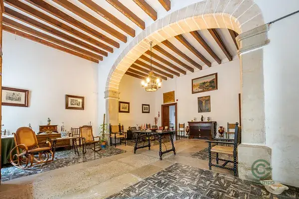 Casa Señorial en Binissalem 530m2 con Patio Jardin y Garaje