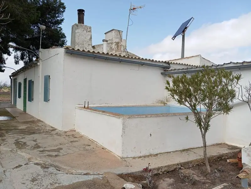 Villa en Yecla 3 Dormitorios  Autosuficiente