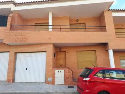Casa en venta en Pinoso 4 dormitorios 2 baños