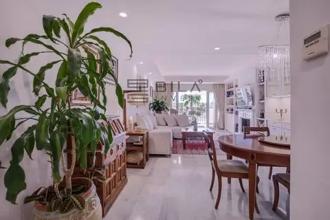 Atico Duplex en Puerto Banus con Terraza y Vistas Panoramicas